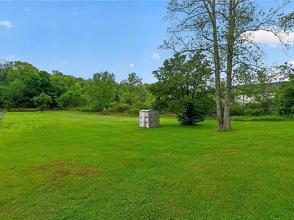 3rd image of 2975 Leechburg Rd