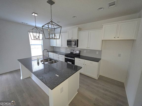 5th image of 225 Borders St