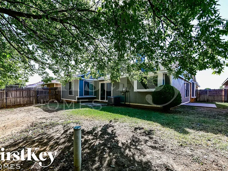 529 Valley Spring Dr — Photo 15