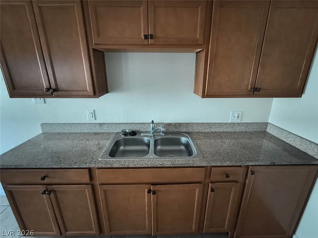 1 bed, 1.0 bath, 4308 sqft, $950 — Photo 4