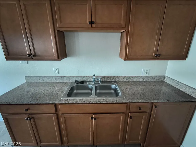 504 Calcaterra Cir #B — Photo 4