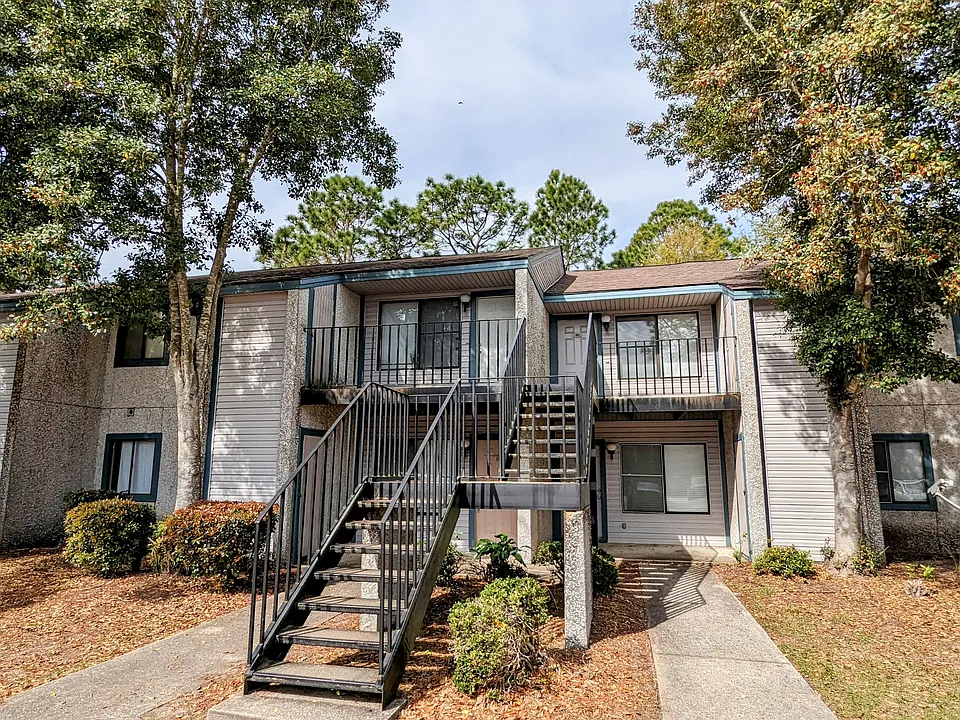 910 Brett Dr #18