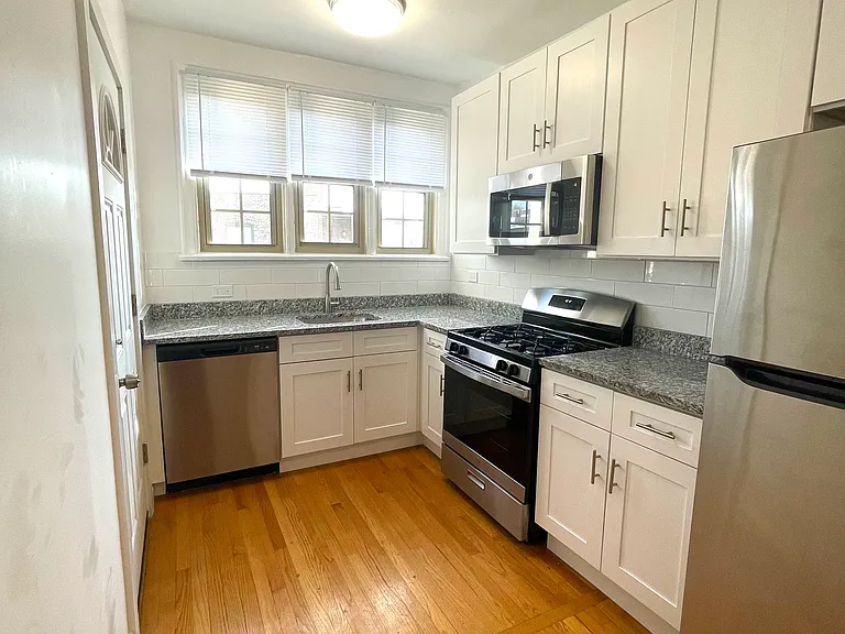 1637 W Fargo Ave #3A — Photo 1