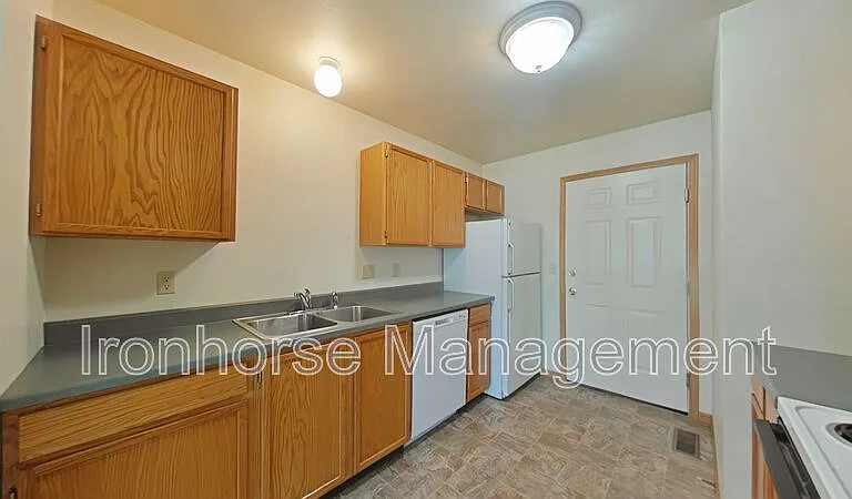 2460 Wheeler Dr #B — Photo 7