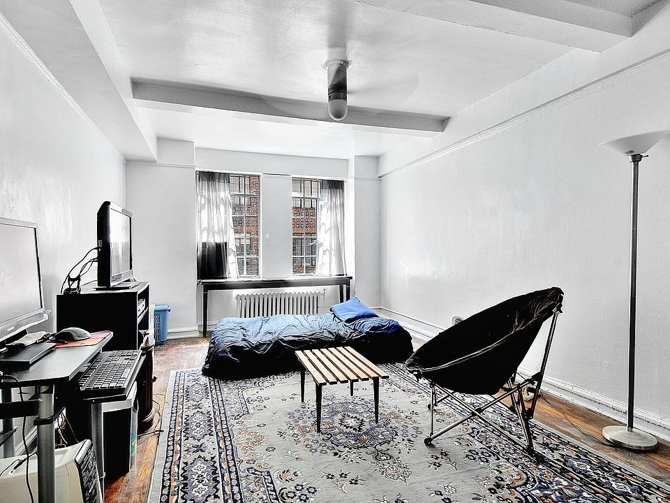 2nd image of 320 E 42nd St APT 711