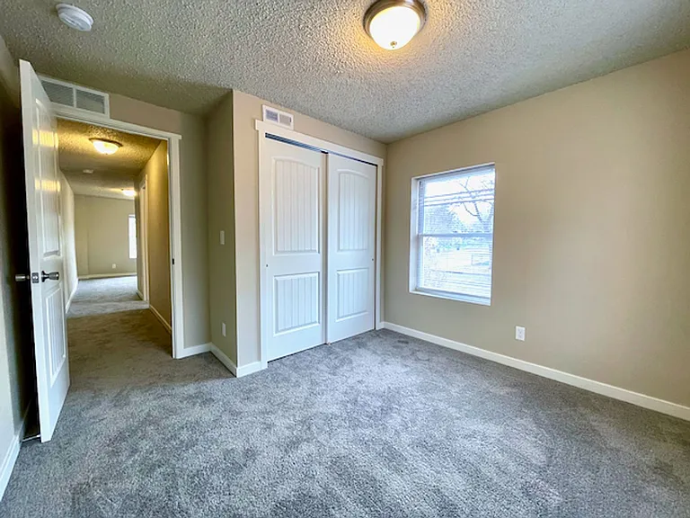 2101 E Willamette / Duplex / LBP — Photo 15