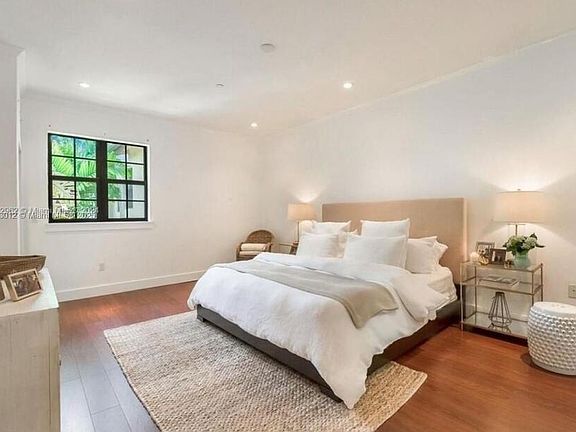 4th image of 2763 Coconut Ave #2763