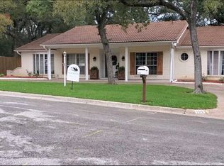 105 Twin Oaks Ct, Azle, TX 76020