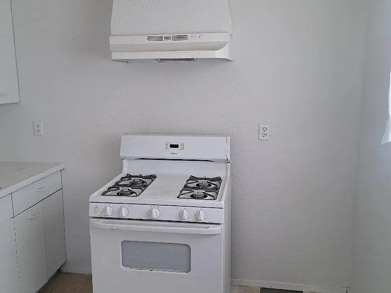 623 NE Davis St #3 — Photo 8