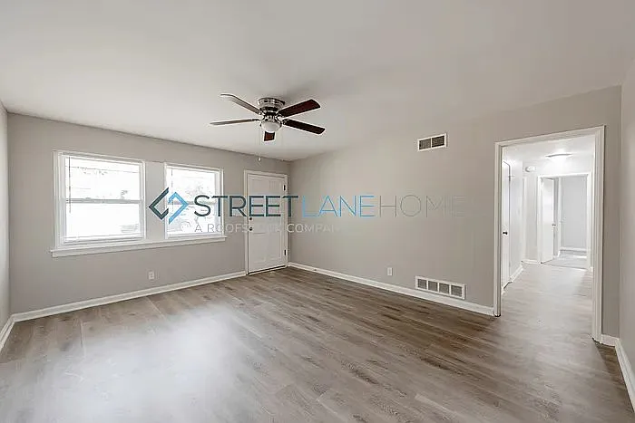 3 bed, 1.0 bath, 1213 sqft, $1,065 — Photo 4