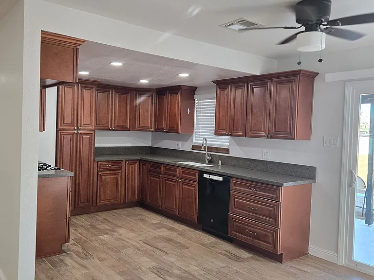 21259 Rosewood St — Photo 5
