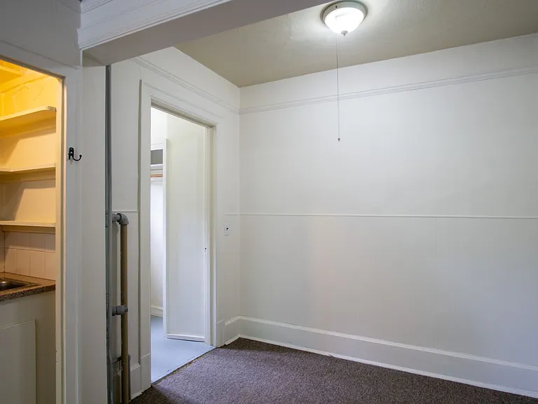 2268 NW Johnson St #6 — Photo 8