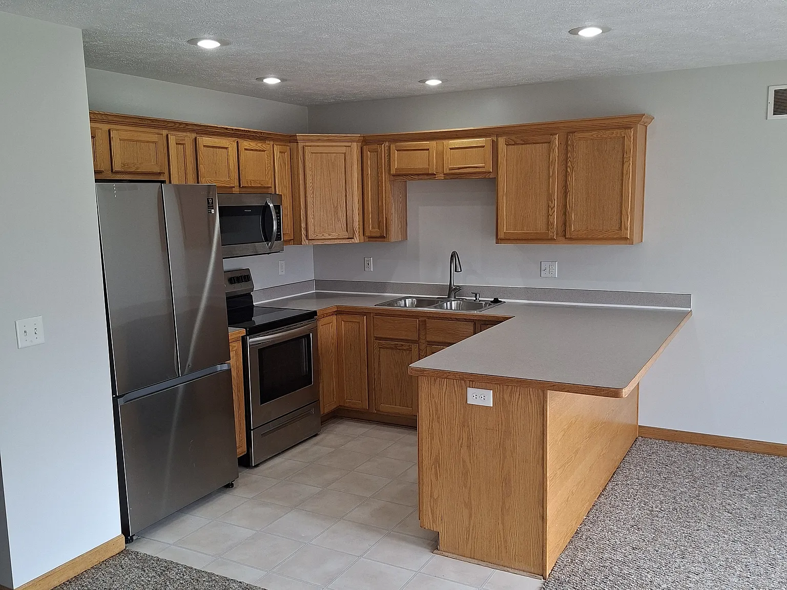 447 W South St — Photo 4