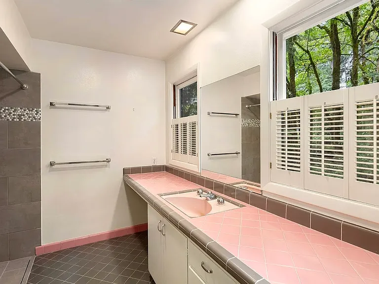 5241 SW Humphrey Blvd — Photo 15