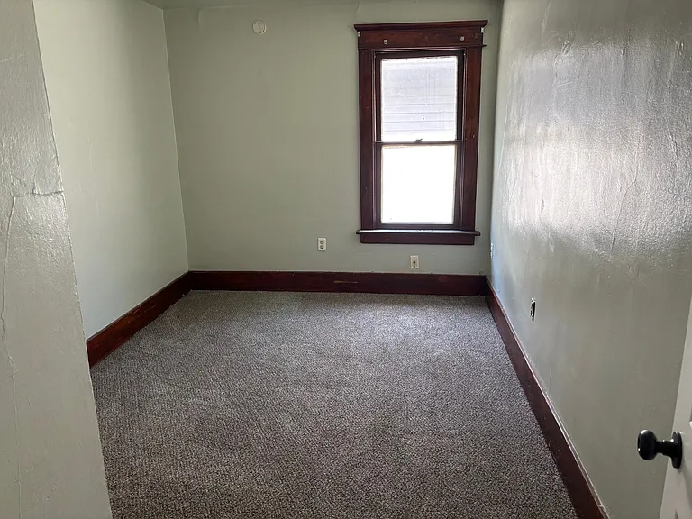 1906 Poplar St — Photo 5