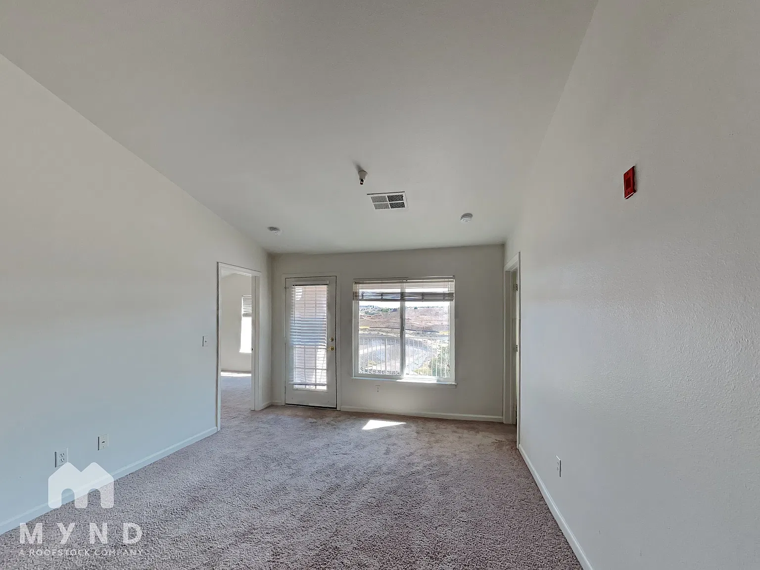 3 bed, 3.0 bath, 1164 sqft, $2,295 — Photo 3