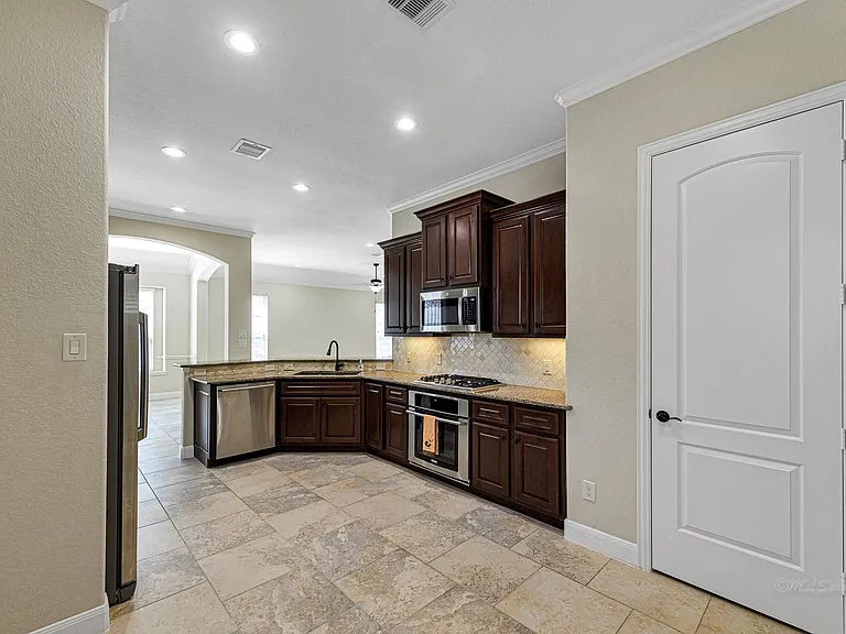 4906 Augusta Pointe Ct — Photo 18