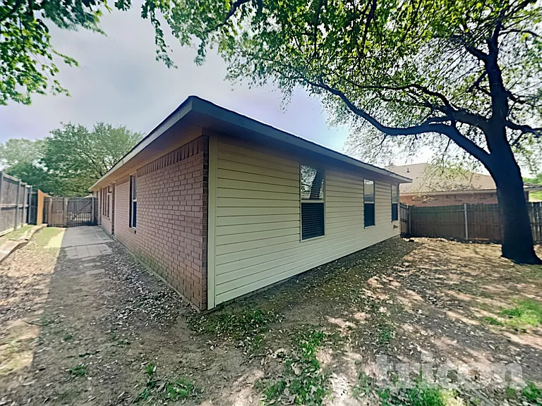 7548 Ashcroft Cir — Photo 13