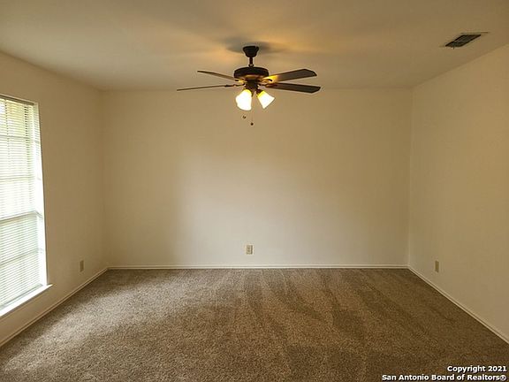 4th image of 105 Splitrock Ln