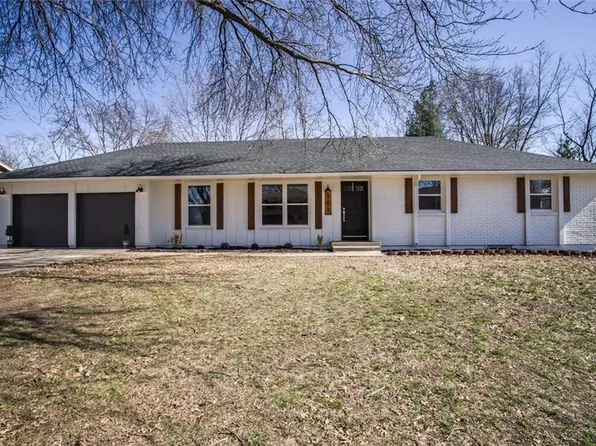 509 N Jefferson St, Raymore, MO 64083