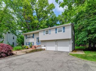 106 W Northfield Rd, Livingston, NJ 07039