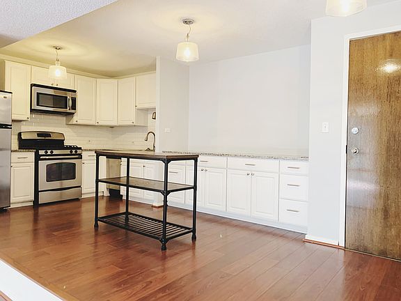 4th image of 230 E Ontario St APT 706