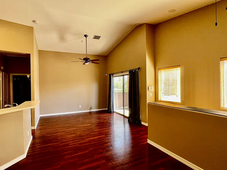 1406 W Emerald Ave #111 — Photo 2