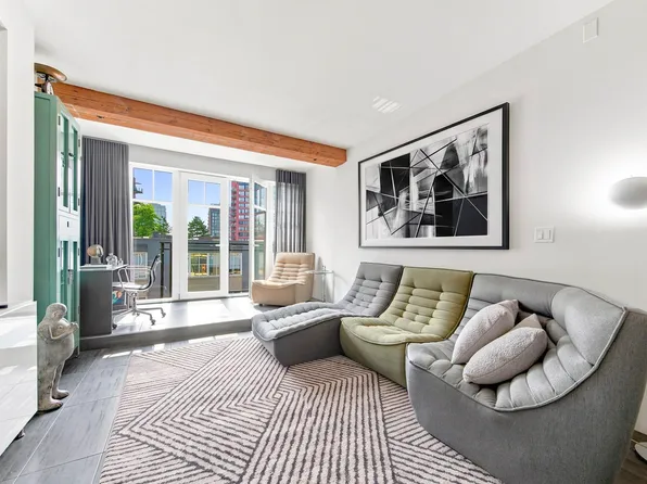 1275 Hamilton St #308, Vancouver, BC V6B 1E2