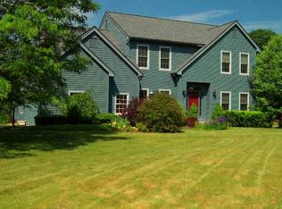 8 Hunters Run Blvd, Cohoes, NY 12047