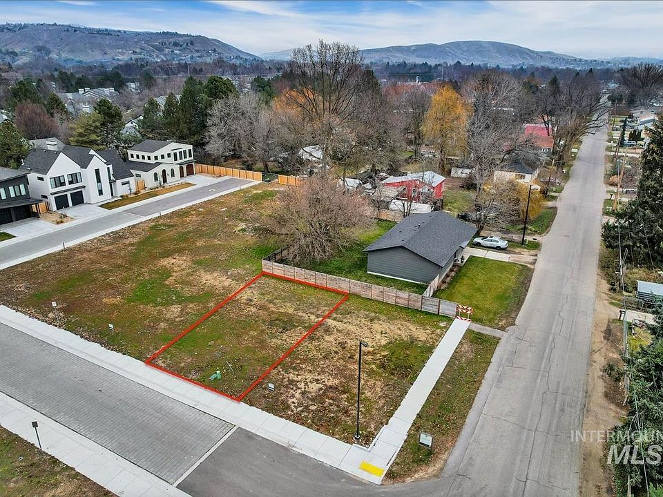 2nd image of 3018 N Water Run Ln