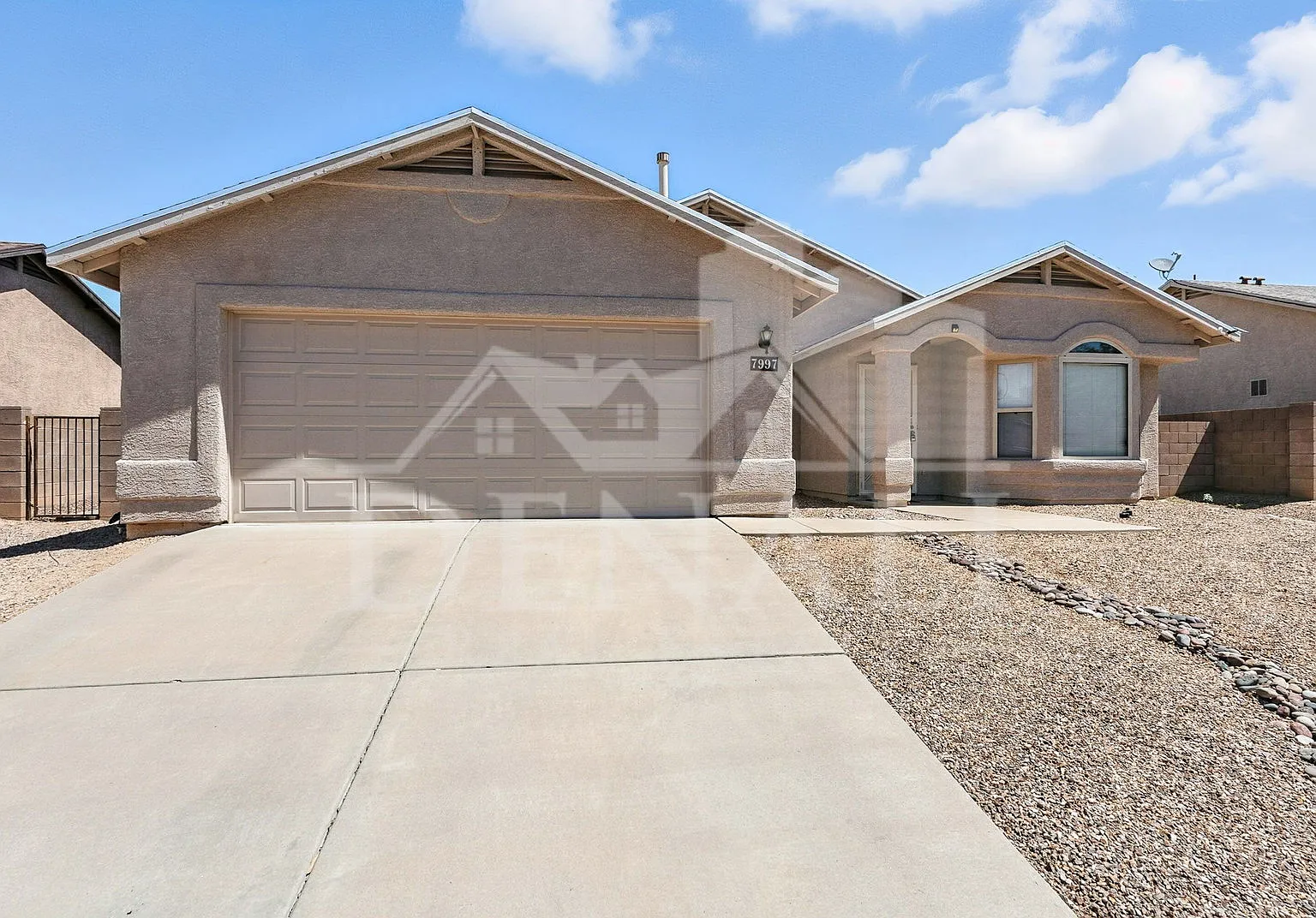4 bed, 2.0 bath, 1928 sqft, $1,995 — Photo 2