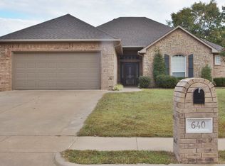 640 Lakes Dr, Tahlequah, OK 74464