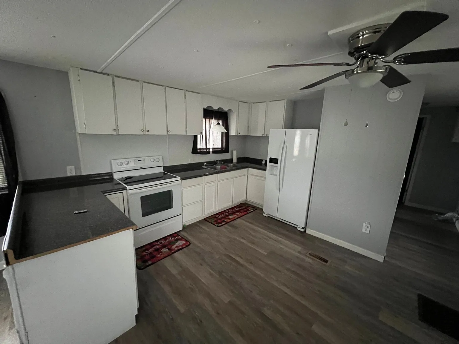 290 Carlson Dr — Photo 1