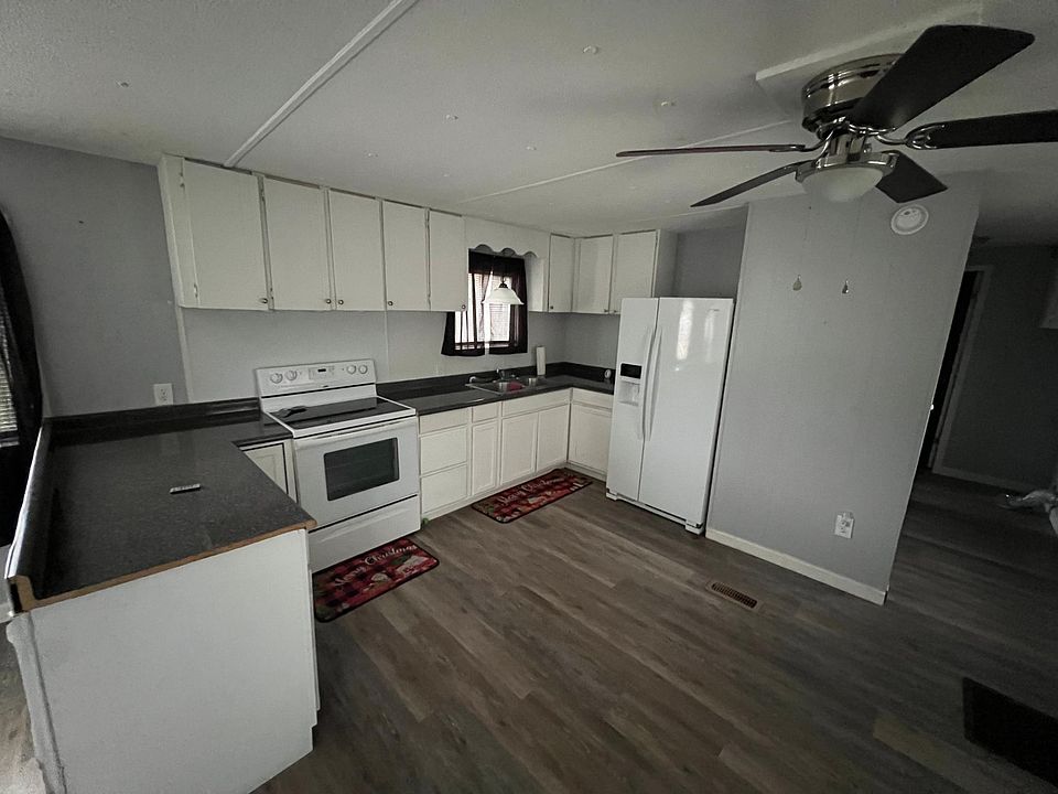 1st image of 290 Carlson Dr