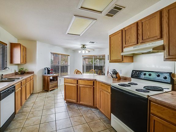 5th image of 905 E Olympic Dr