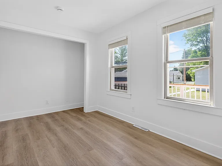 408 E Geneva St — Photo 23