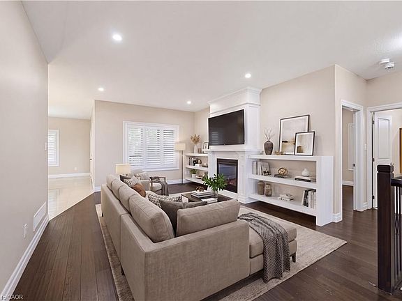 3rd image of 2800 Sheffield Pl