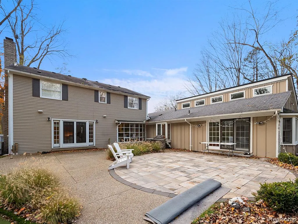 5 bed, 3.5 bath, 3437 sqft, $7,000 — Photo 3