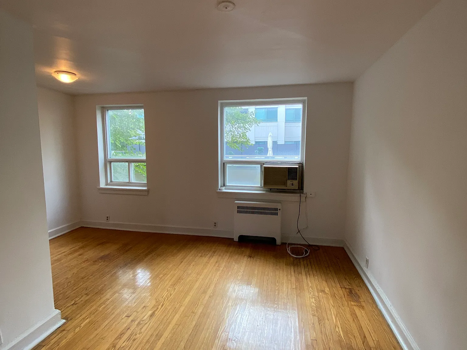 1233 Yonge Street Toronto — Photo 2