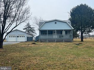 30 Foggy Bottom Ln, Berkeley Springs, WV 25411