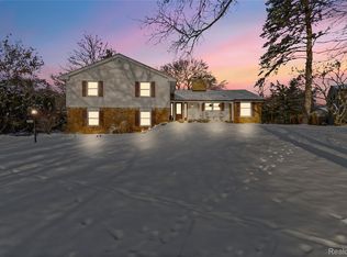 3873 Top View Ct, Bloomfield Hills, MI 48304