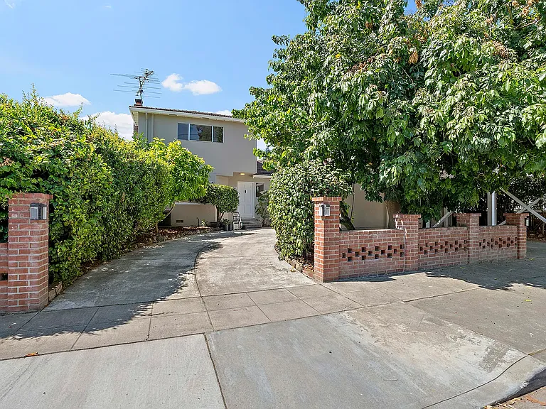 1486 Richards Ave — Photo 1