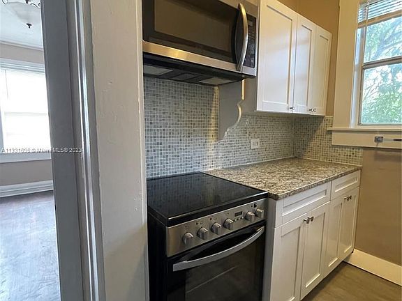5th image of 344 Mendoza Ave APT 3