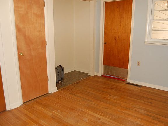 4th image of 305 W Highland Dr