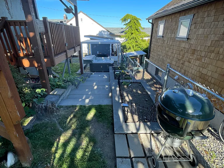 1730 Nipsic Ave — Photo 3