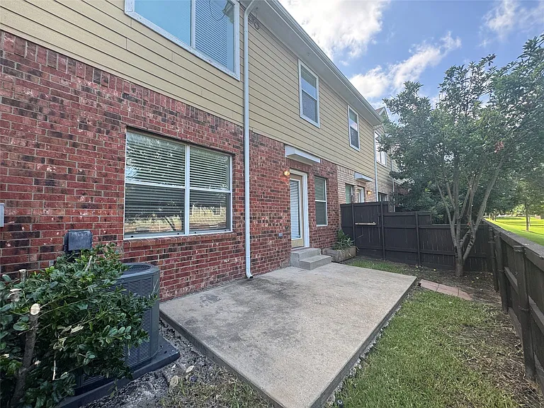 8745 Manhattan Ave — Photo 24
