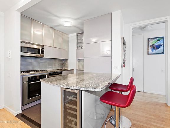 2nd image of 250 W 89th St APT 10H
