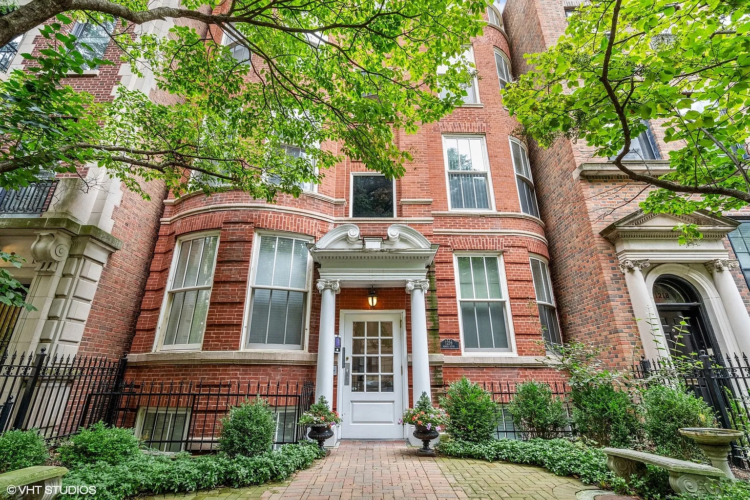 1216 N Astor St APT 4B photo 1
