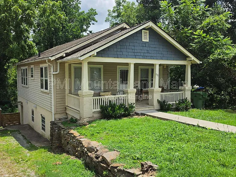 617 Brookshire St #B — Photo 2