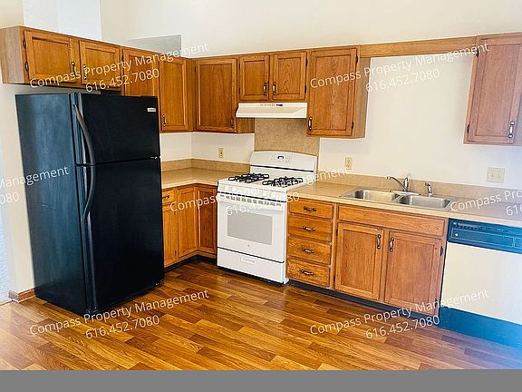 2nd image of 4468 Applewood Dr SE